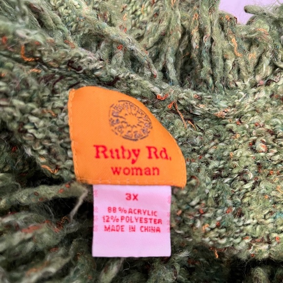 Green Sweater - Picture 4 of 4